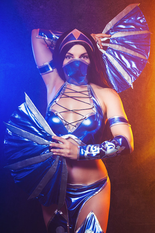 Candy Valentina. looks stunning cosplaying as Kitana from Mortal Kombat. 