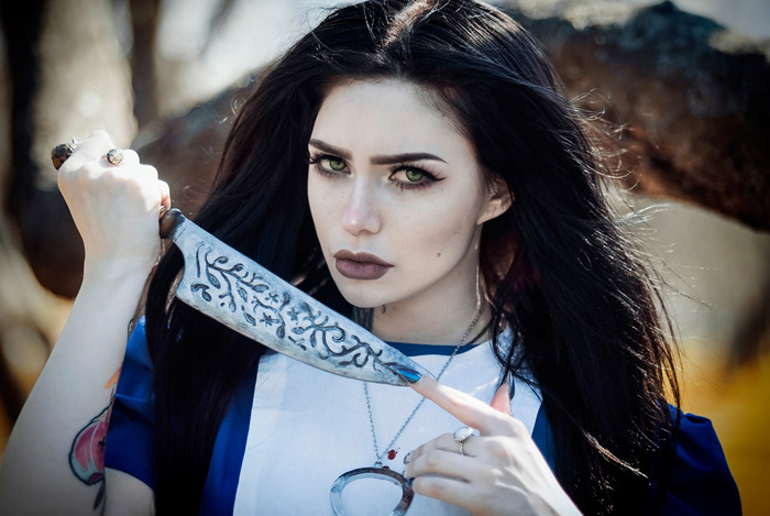 American McGees Alice Cosplay.