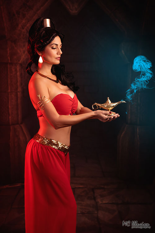 Slave Jasmine from Aladdin Cosplay.