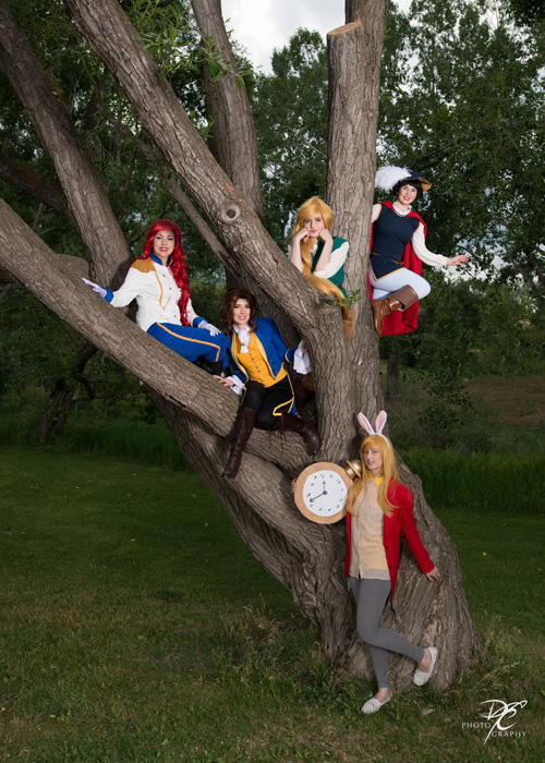 Disney Princesses Swap Clothes with Princes Group Cosplay